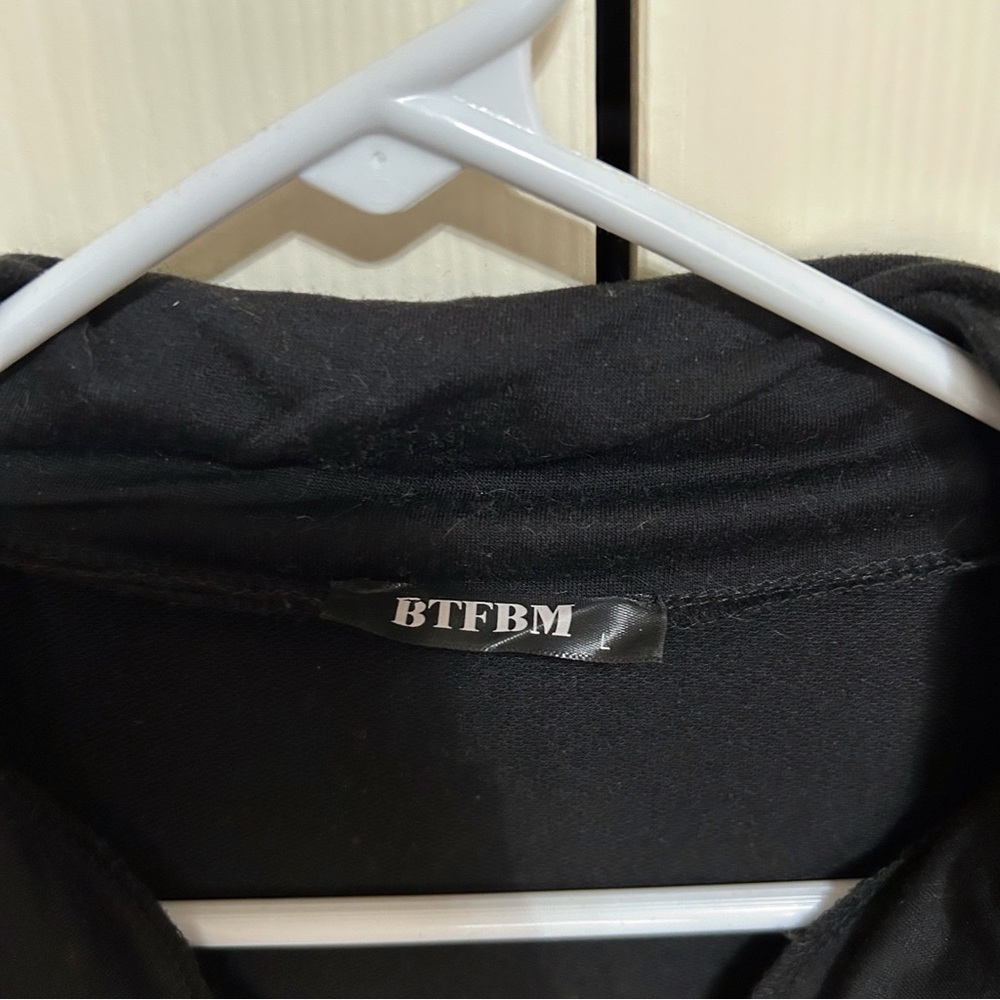 Black Quilted Pullover, Half Zip, Size Large. - Picture 3 of 4